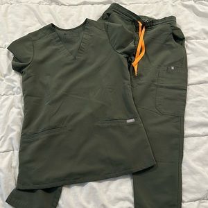 Figs scrubs moss XXS top and pants